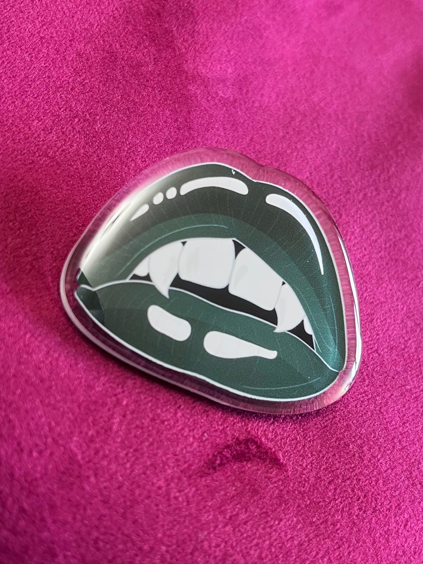 Vampire Pout Pin - Green